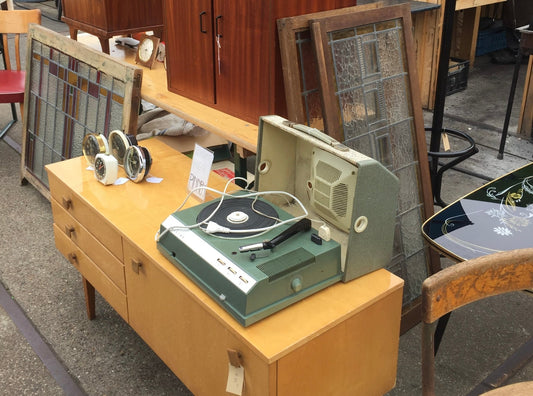 Earth day: The flea market and antiques shops, recycle, upcycle and loved again - centinelle