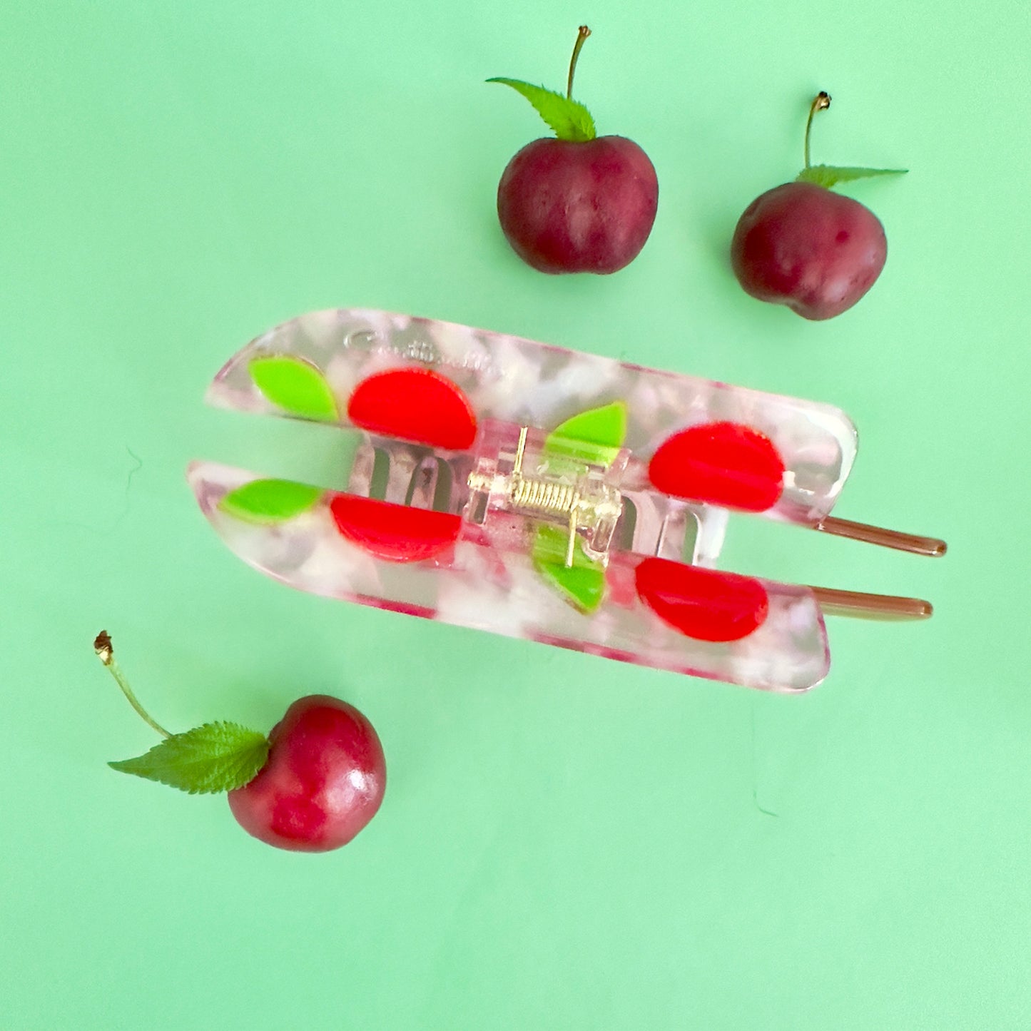 Keep it cool with our Cherry popsicle hair claw, with red cherries with crystals and pink translucent cellulose acetate