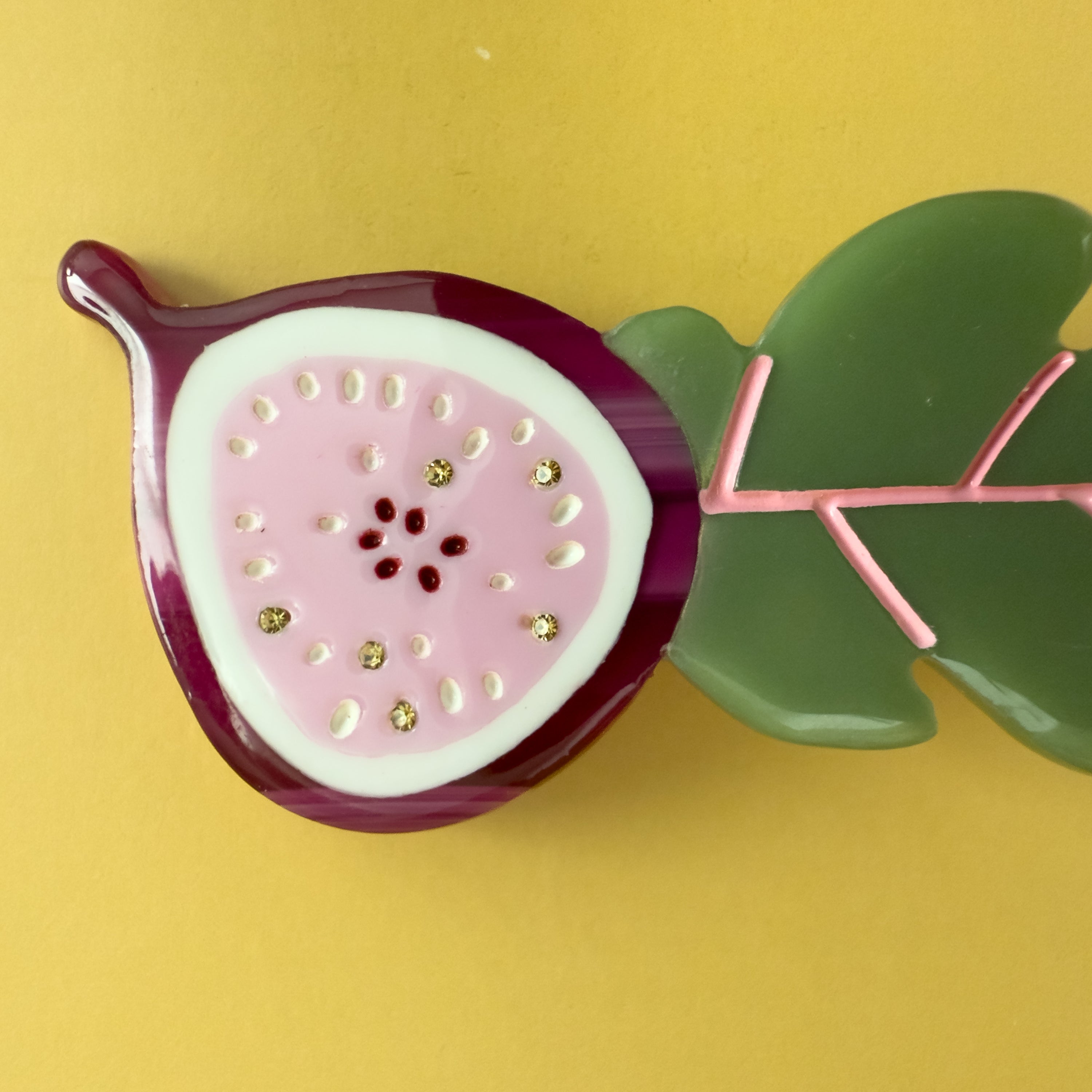 Discover the delightful secret of centinelle's sweet figs: succulent center wrapped in a soft, inviting skin.  

Each bite is an escape to a sun-drenched orchard, with the delicate flavor of honey and subtle berry notes. Enjoy!