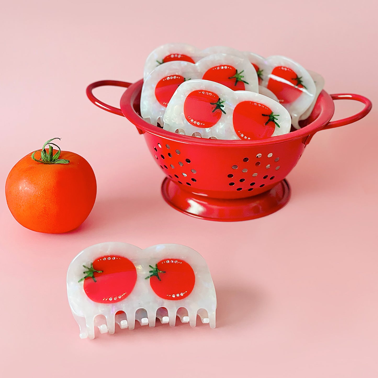 Tomato hair claws with in strainer pot.